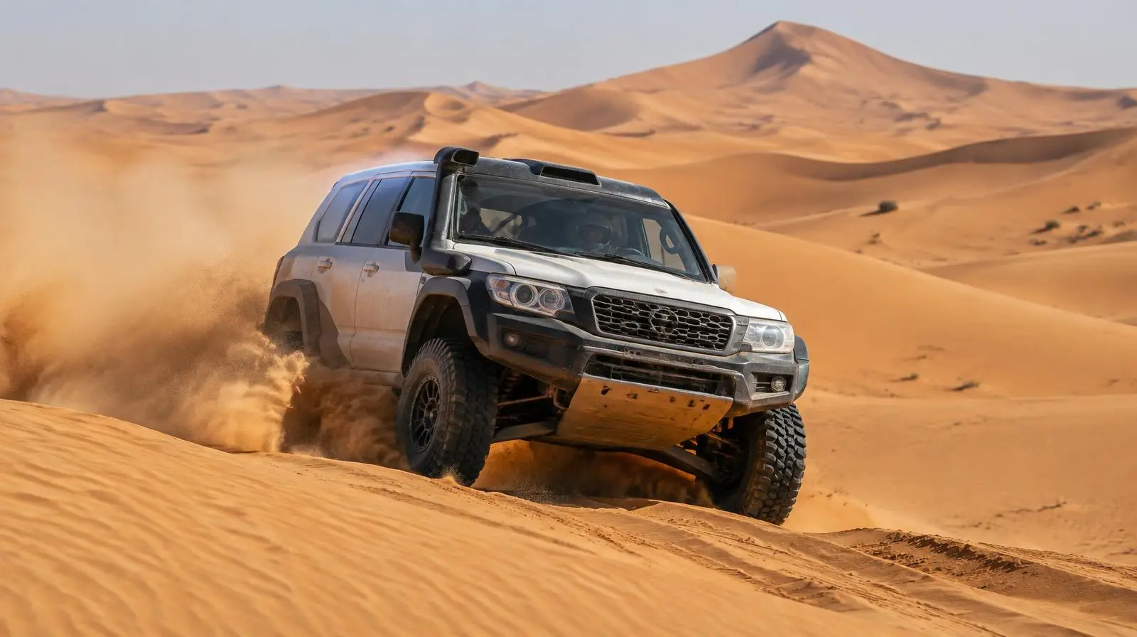 4x4 de rallye dans le désert, position partagée en temps réel par GPS
